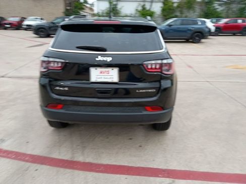 Used 2025 Jeep Compass Limited image 10