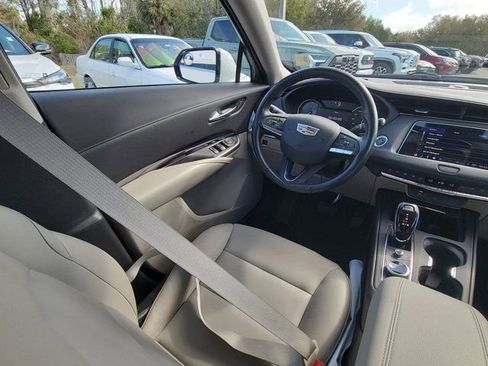 Used 2022 Cadillac XT4 Luxury image 7
