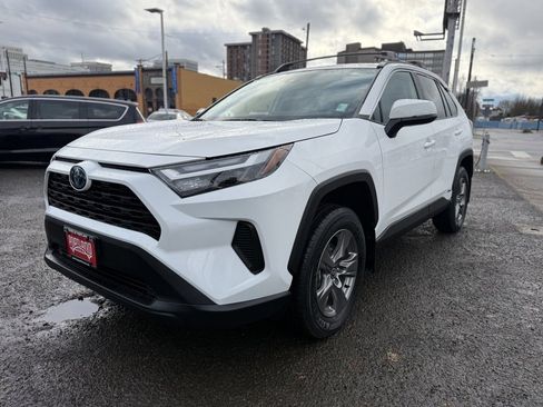 Used 2024 Toyota RAV4 XLE image 4