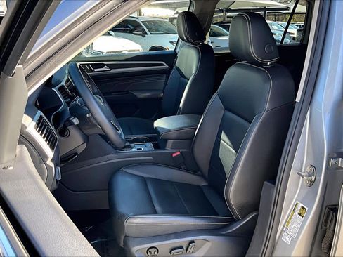 Certified 2023 Volkswagen Atlas SE image 8