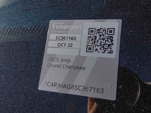 New 2025 Jeep Grand Cherokee Laredo image 28