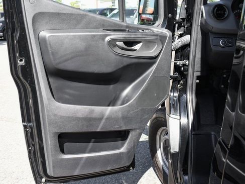 Used 2021 Mercedes-Benz Sprinter 2500 image 20