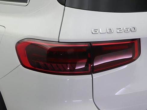 Used 2026 Mercedes-Benz GLB 250 image 18