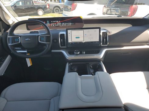 New 2026 Ford Expedition Max Platinum w/ Driver's Package image 9