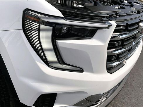 Used 2025 GMC Acadia Elevation image 28