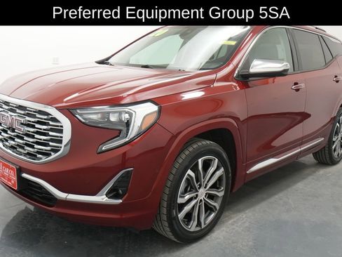 Used 2020 GMC Terrain Denali w/ Denali Premium Package AWD/4WD image 3