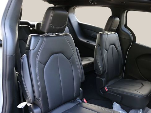 New 2026 Chrysler Pacifica Select FWD image 20