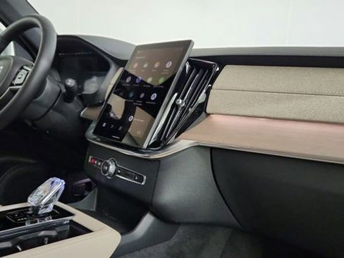 Certified 2026 Volvo XC90 B6 Plus w/ Protection Package Premier AWD/4WD image 37