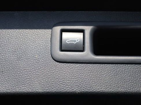 Used 2022 Toyota Highlander LE image 32