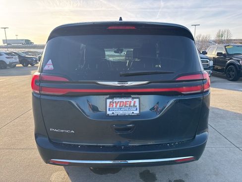 Used 2022 Chrysler Pacifica Touring-L image 32