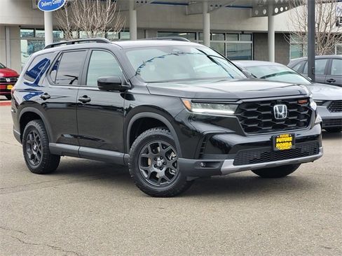 New 2025 Honda Pilot TrailSport image 1