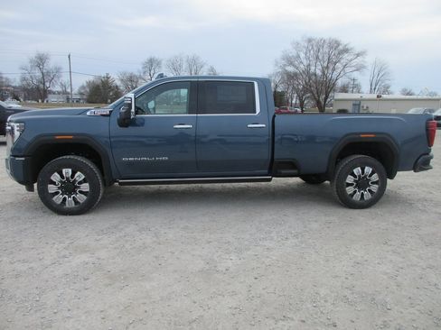 New 2026 GMC Sierra 3500 Denali w/ Denali Reserve Package image 10
