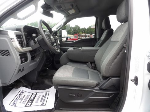 Used 2024 Ford F550 4x4 Crew Cab Super Duty w/ XLT Value Package image 18