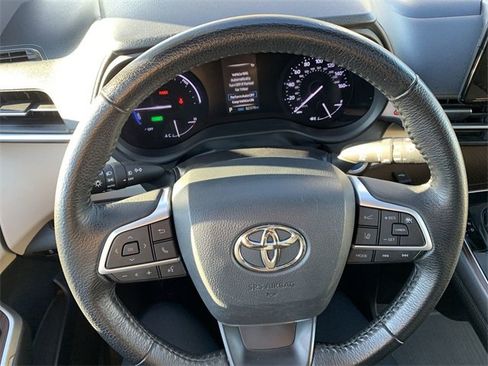 Used 2021 Toyota Sienna XLE image 19