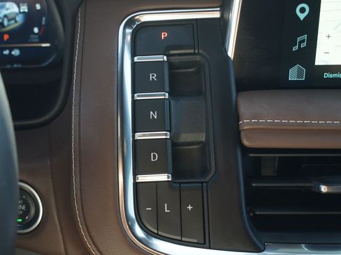 Used 2024 Chevrolet Tahoe High Country AWD/4WD image 13