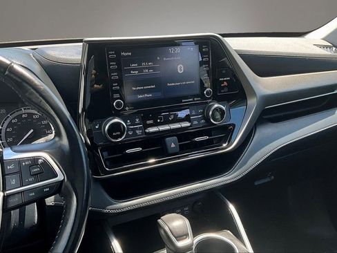 Used 2022 Toyota Highlander XLE AWD/4WD image 9