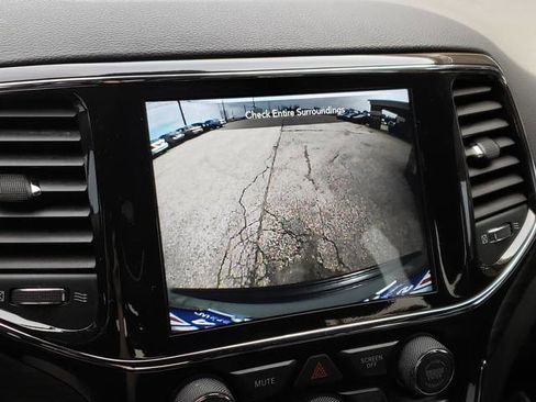 Used 2021 Jeep Grand Cherokee Laredo X image 23