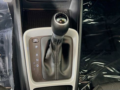 Certified 2024 Hyundai Venue SE image 16