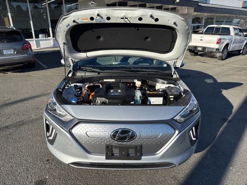 Used 2021 Hyundai Ioniq SE image 11
