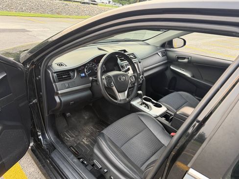 Used 2014 Toyota Camry SE FWD image 9