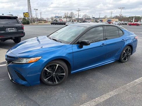 Used 2020 Toyota Camry XSE image 2