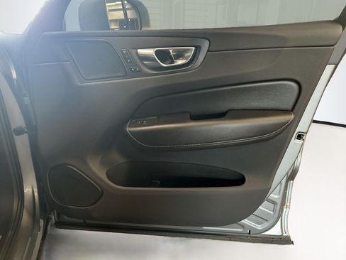 Used 2019 Volvo XC60 T6 R-Design w/ Protection Package Premier AWD/4WD image 34