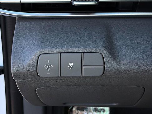 Certified 2025 Hyundai Elantra Sport FWD image 21