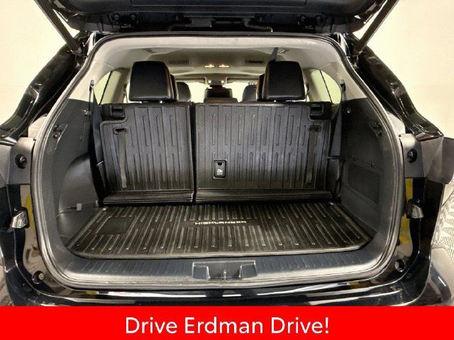 Used 2021 Toyota Highlander XLE FWD image 34