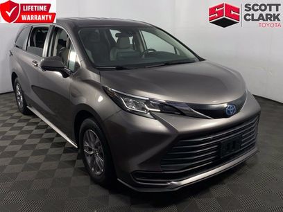 Used 2022 Toyota Sienna LE
