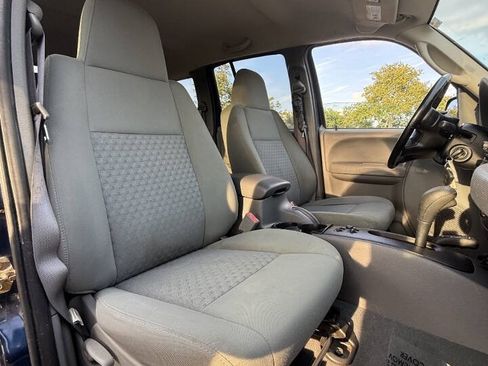 Used 2007 Jeep Liberty Sport AWD/4WD image 16