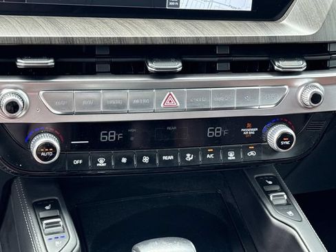Used 2024 Kia Telluride EX w/ EX Captain's Chair Package FWD image 22