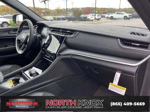 New 2025 Jeep Grand Cherokee L Altitude image 32