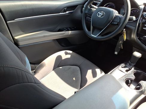 Used 2018 Toyota Camry LE image 16