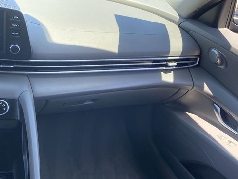 Certified 2025 Hyundai Elantra SE FWD image 15