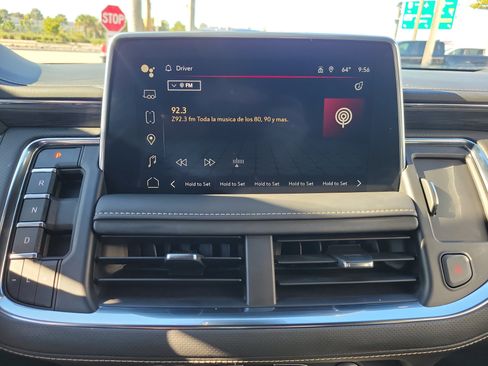 Used 2024 GMC Yukon SLT w/ SLT Luxury Package image 20