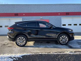 Used 2024 Toyota Venza XLE video 2