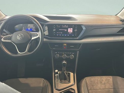 Used 2024 Volkswagen Taos SE image 14
