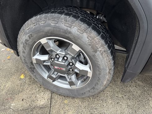 Used 2025 GMC Sierra 2500 SLT image 11