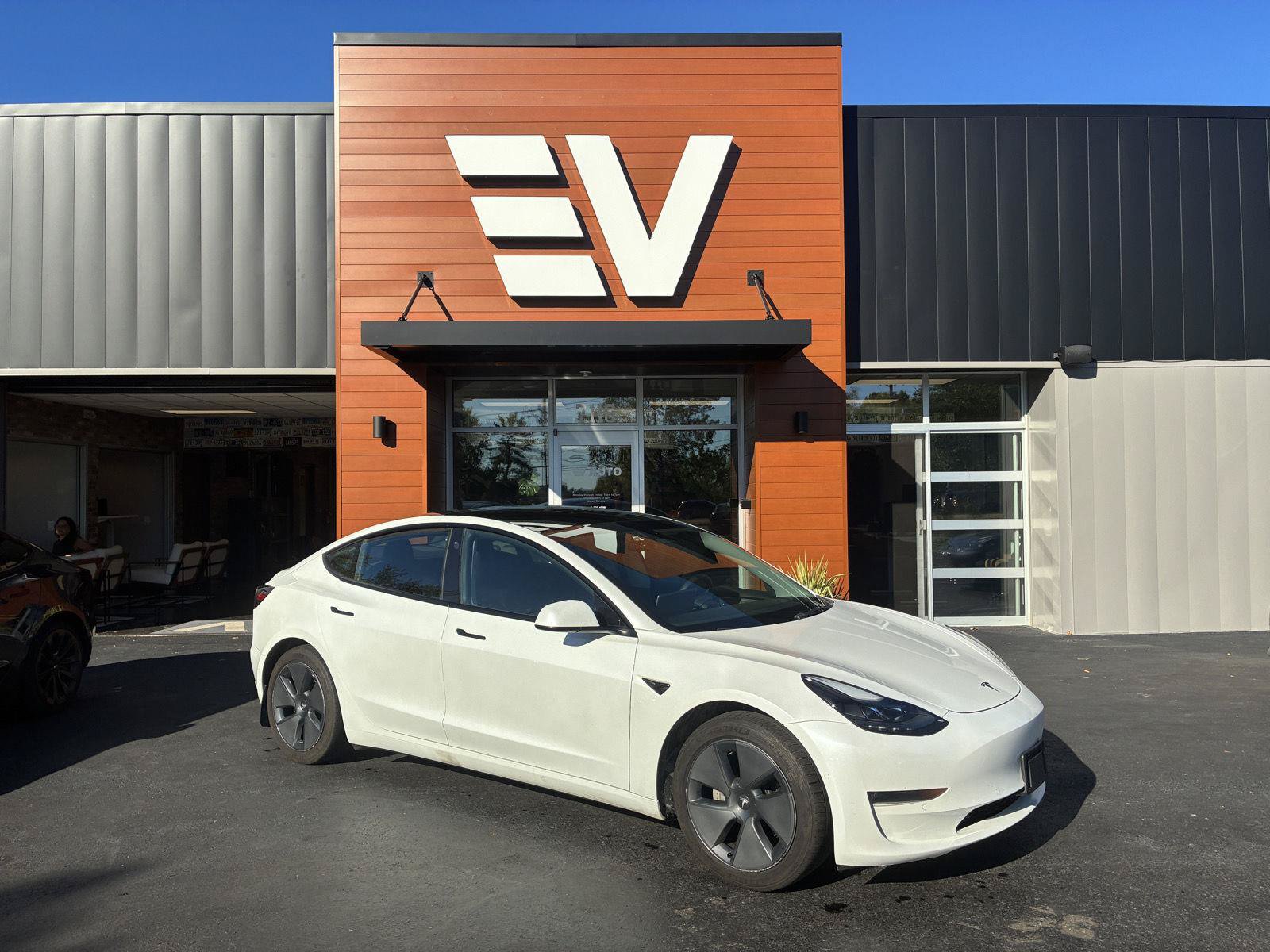 Used 2022 Tesla Model 3 Long Range AWD/4WD image 1