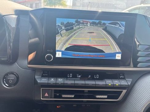 Used 2025 Toyota Camry SE w/ Convenience Package FWD image 11