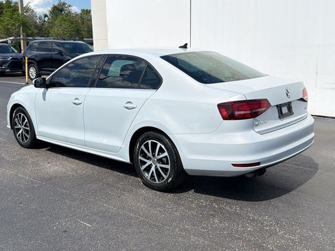 Used 2017 Volkswagen Jetta SE FWD image 3