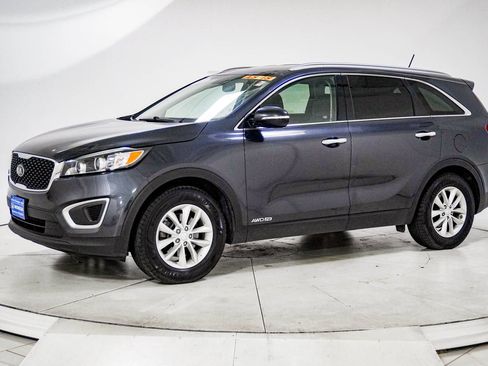 Used 2017 Kia Sorento AWD image 4