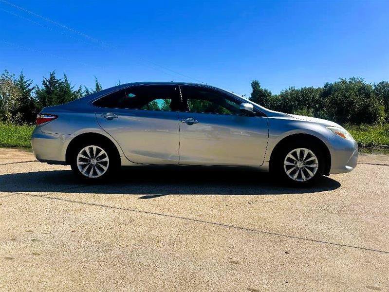 Used 2015 Toyota Camry LE FWD image 5