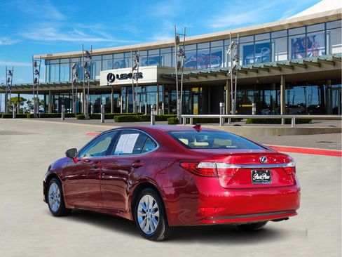 Used 2015 Lexus ES 300h image 4