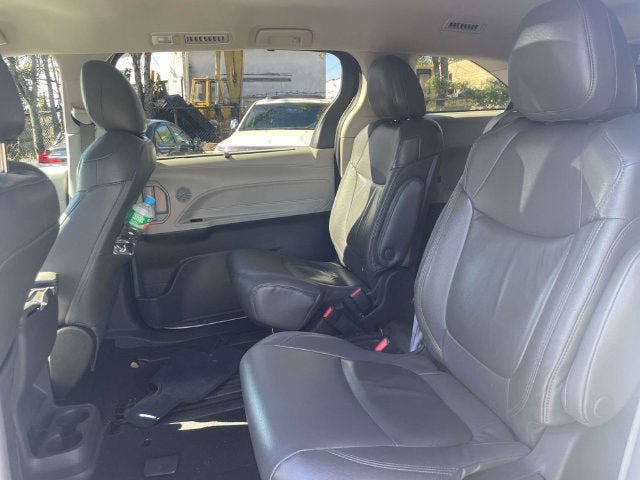 Used 2022 Toyota Sienna LE FWD image 14
