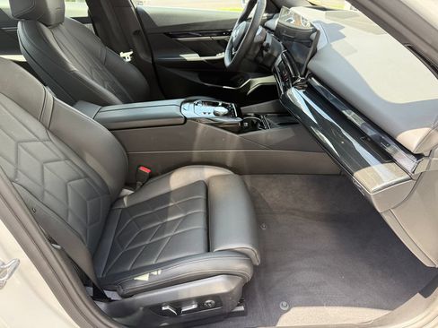 Used 2024 BMW i5 eDrive40i w/ Premium Package RWD image 16