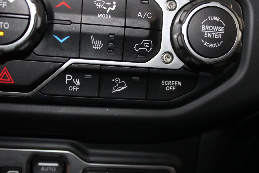 Used 2018 Jeep Wrangler Unlimited Sahara AWD/4WD image 47