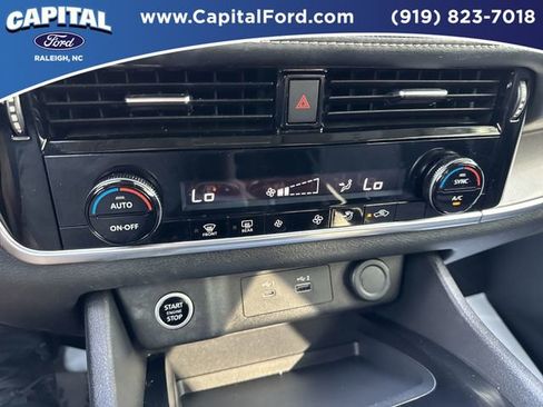 Used 2022 Nissan Rogue SV image 28