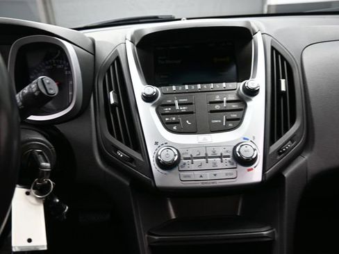 Used 2017 Chevrolet Equinox LT w/ Convenience Package image 10