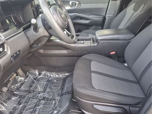 Used 2022 Kia Sorento LX image 10